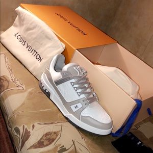 Louis Vuitton trainer grey white